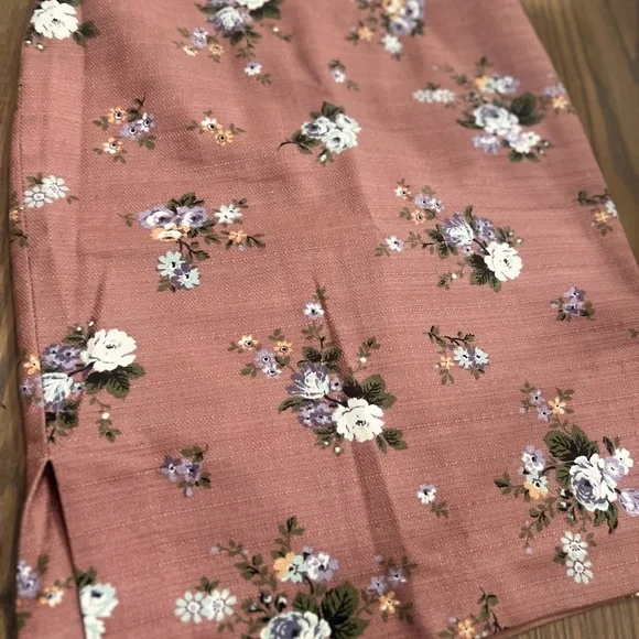 LOFT Floral Mauve Pencil Skirt - Picture 3 of 5
